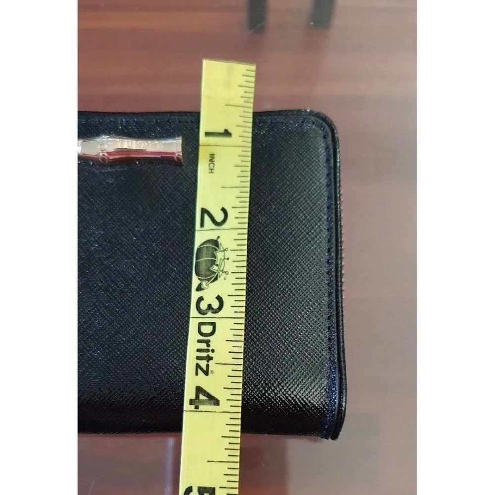 Elaine Turner zip around leather wallet with multiple CC slots